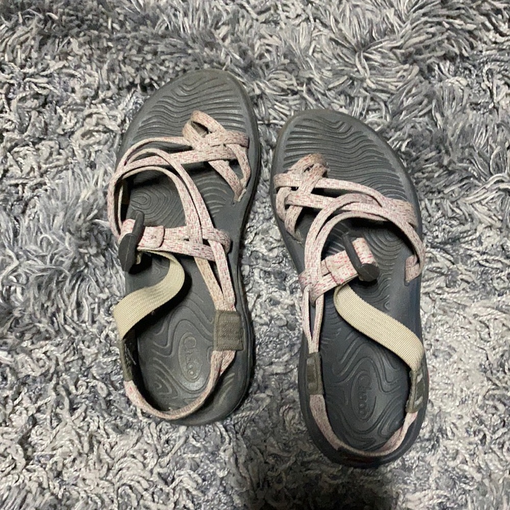 Women’s Chacos size 6